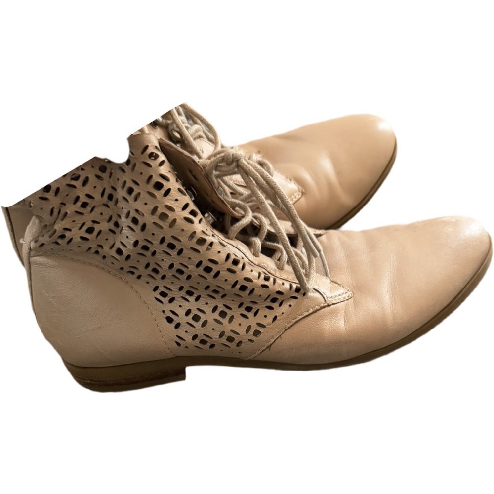 Lucky Brand Hirro beige leather laser-cut ankle booties Size 9.5 Western Cottage - Picture 5 of 8